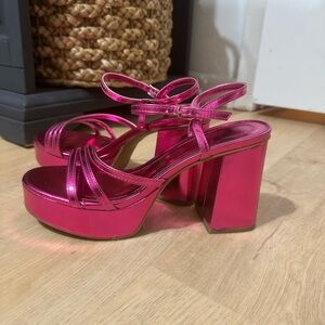 Bamboo Strikeout Metallic Platform Heels Sz 7.5